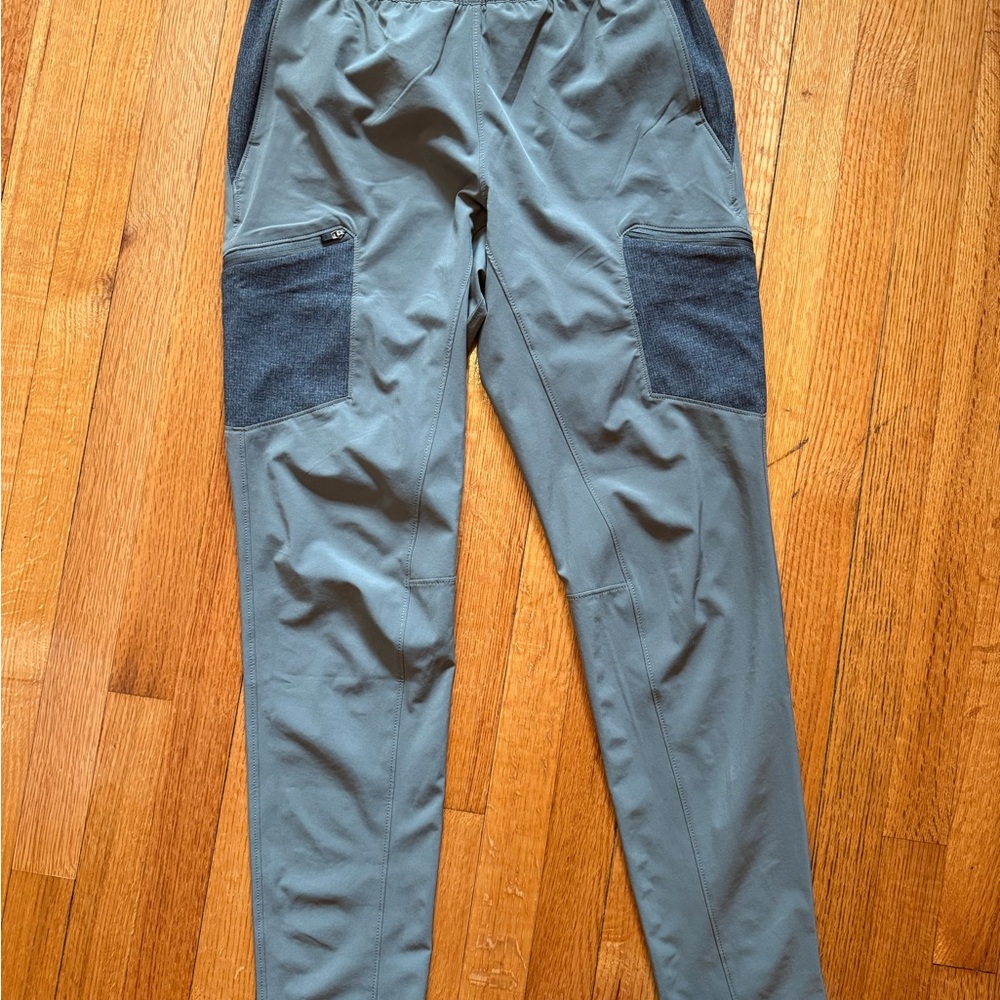 Men's Eddie Bauer green Performance Jogger Pants